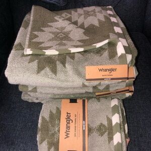 💚 Wrangler 6 piece Green Reversible Geometric Bath Towel Set